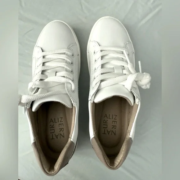 New! Naturalizer Morrison Sneakers Women's Size 5M White Leather MSRP $110 - Picture 4 of 4
